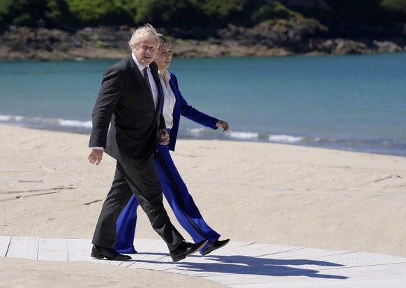 Boris Johnson und seine Frau Carrie am G7-Gipfel in Cornwall, England.