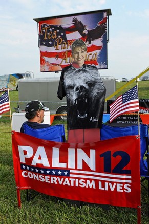 epa02896065 Mike Stevens sits with his cutout of former Alaska Governor Sara Palin at a Restoring America event sponsored by the Tea Party of America in Indianola Iowa, USA, 03 September 2011. Reports ...