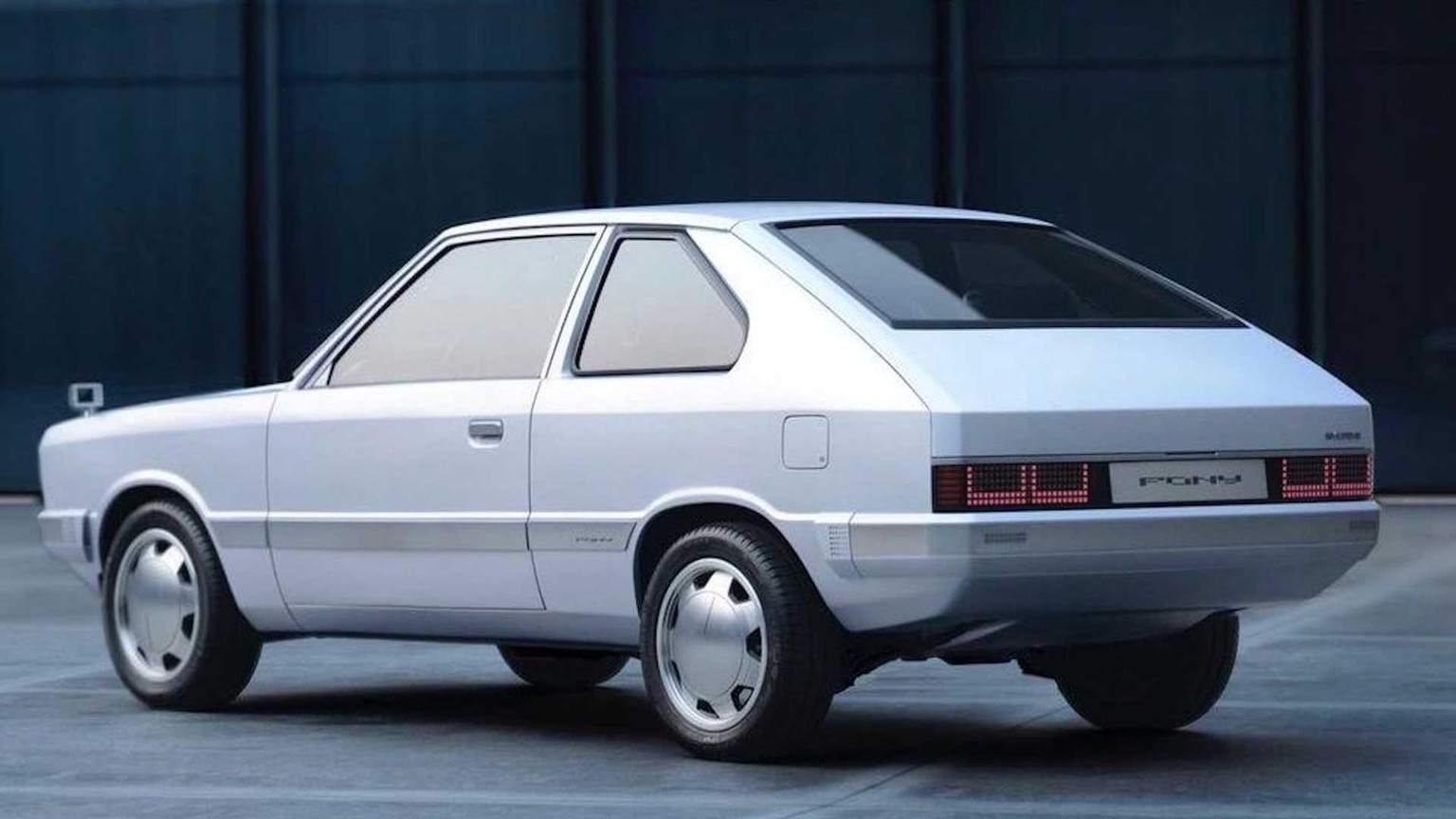 Hyundai Pony Heritage EV - retro auto elektroauto restomod 1980s https://www.instagram.com/p/CNcM-BrpvVP/