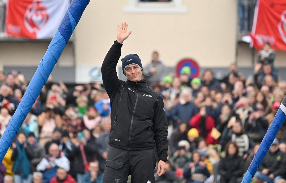 Start of the Vendee Globe 2024 - Les Sables-dOlonne Justine Mettraux, professional Skipper during the departure of the Vendee Globe 2024 in Les Sables-dOlonne on November 10, 2024. Photo by Tomas Stev ...