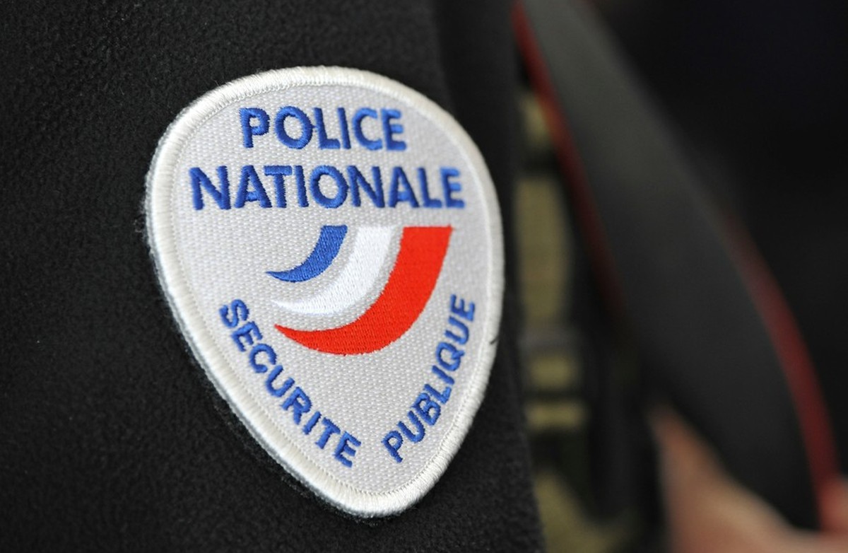 La police française mène l'enquête sur la mort d'une dame tuée par un chien.