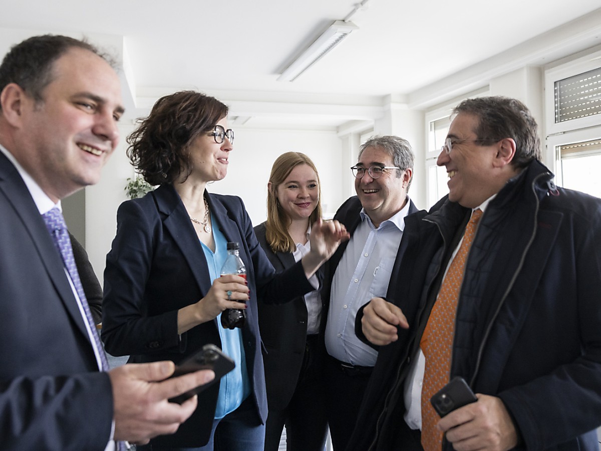 Les candidats de l'Alliance de droite, accompagn�s de Pascal Broulis, ont r�ussi leur coup au 1er tour de l'�lection au Conseil d'Etat vaudois.