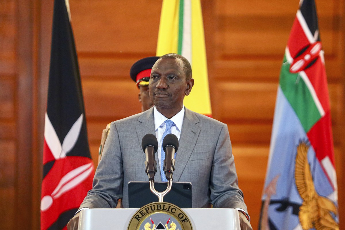 epa11437698 Kenyan President William Ruto speaks during his state of the nation address after protests against tax hikes, at State House in Nairobi, Kenya, 25 June 2024. Protesters have breached into  ...