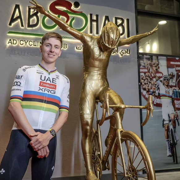 Goldene Statue von Tadej Pogacar in Abu Dhabi
