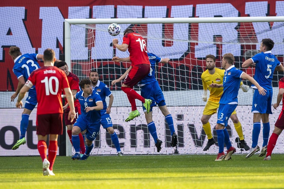 Switzerland's Christian Fassnacht, center, scores a goal against Liechtenstein's goalkeeper Benjamin Buechel during a friendly soccer match between Switzerland and Liechtenstein, at the kybu ...