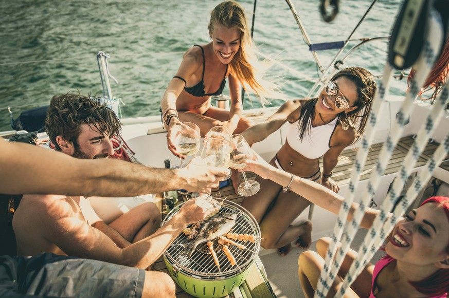 Ob auf dem Segelboot oder dem Balkon: Es ist höchste Zeit, die Grillsaison zu starten!&nbsp;