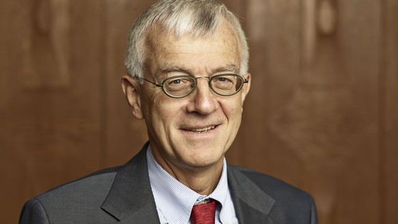 Felix E. Mueller, chief editor of the NZZ am Sonntag, in the committee room at the Falkenstrasse in Zurich, Switzerland, on May 22, 2015. (KEYSTONE/Christian Beutler)

Felix E. Mueller, Chefredaktor d ...