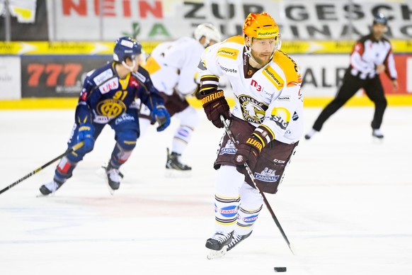 Servettes Linus Omar beim Eishockey-Qualifikationsspiel der National League zwischen dem HC Davos und Genf Servette HC, am Freitag, 12. Februar 2021, im Eisstadion in Davos. .(PostFinance/KEYSTONE/Gia ...