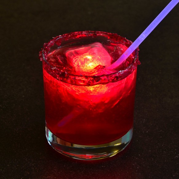 cocktail drinks alkohol flying solo star wars https://www.liquor.com/slideshows/star-wars-cocktails/?utm_source=Sailthru&amp;utm_medium=email&amp;utm_campaign=7.24%205%20Mind-Blowing%20Star%20Wars%20C ...