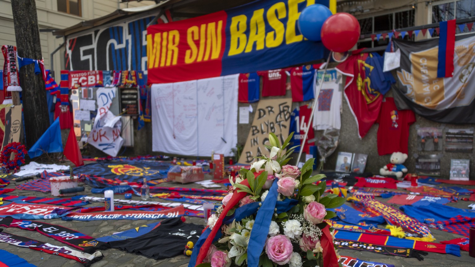 Ein FCB-Mahnmal steht auf dem Barfuesserplatz in Basel am Donnerstag, 4. Maerz 2021. Die FCB-Fans protestieren so gegen die neusten Entwicklungen und den Praesidenten des Verwaltungsrates Bernhard Bur ...