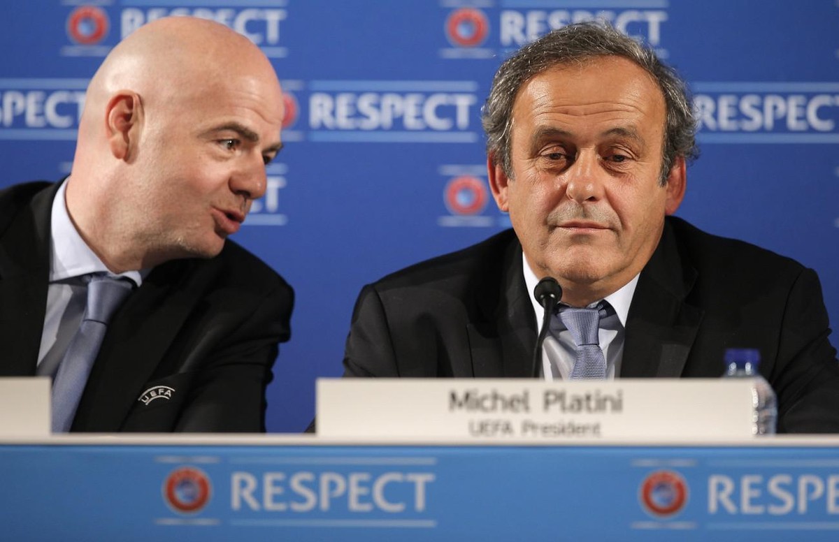 Gianni Infantino (à gauche) a-t-il orchestré les déboires juridiques de Michel Platini pour l'écarter de la course à la présidence de la Fifa?