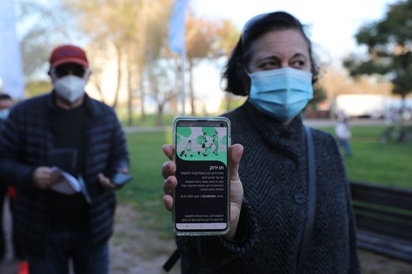 epa09033876 People present their coronavirus vaccination certificate or &#039;green badge&#039; at the entrance of a music concert in Tel Aviv, 24 February 2021. Israel reopened cultural hubs for peop ...