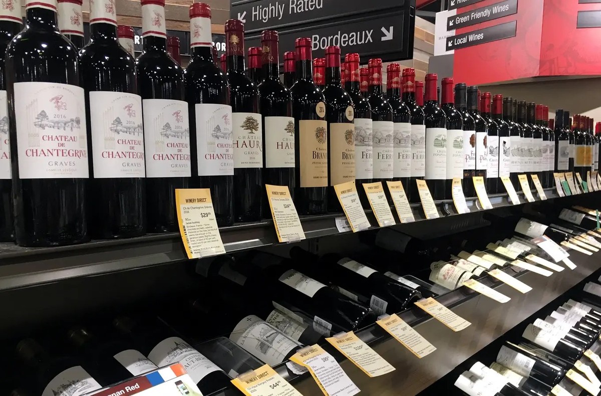 Französischer Wein in einem Laden in Arlington im US-Bundesstaat Virginia.