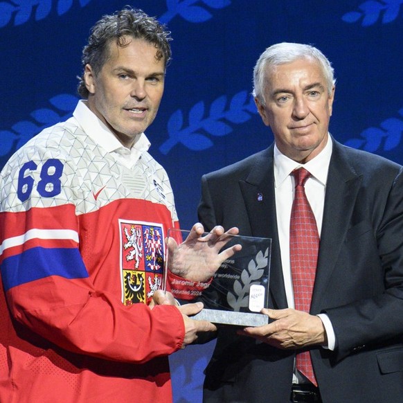 Czech star hockey forward Jaromir Jagr, left, was inducted into the International Ice hockey, Eishockey Federation s IIHF Hall of Fame at the close of the World Championship, WM, Weltmeisterschaft by  ...
