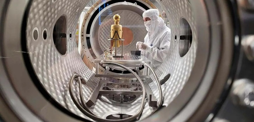 Das Massenspektrometer NIM in einer Vakuumkammer, in der es für die Weltraummission geeicht wurde.