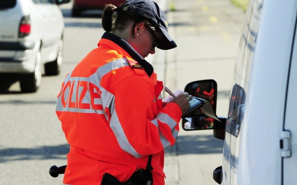 Laut der Stadtpolizei Winterthur ist am Samstagabend in Wülflingen ZH ein 85-Jähriger bei einem Verkehrsunfall ums Leben gekommen. (Symbolbild)