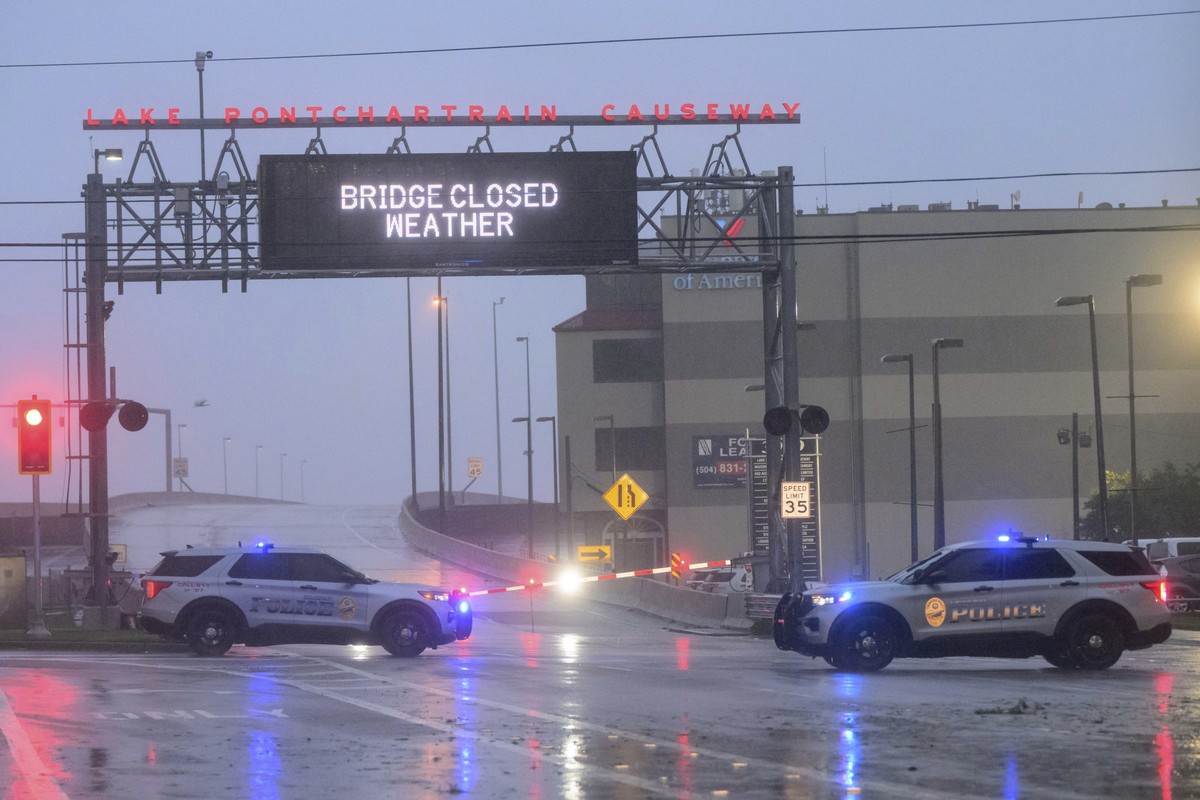 The entrance to Lake Ponchartrain Causeway is closed due to Hurricane Francine in Metairie, La., Wednesday, Sept. 11, 2024. The causeway is the longest continuous bridge over water in the world. (AP P ...