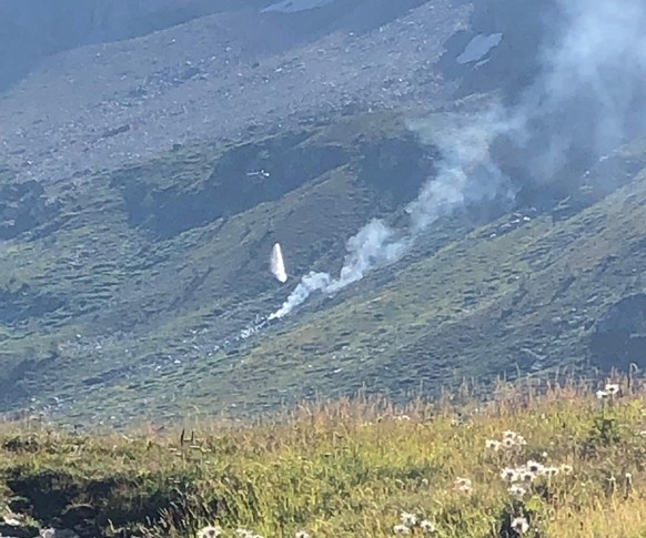 HANDOUT --- In der Nähe des Hospiz am Simplonpass ist am Sonntagmorgen, 25. August 2019, ein Sportflugzeug abgestuerzt. Ob es Opfer zu beklagen gibt, ist noch nicht bekannt. Zum Unfall kam es um 10.30 ...