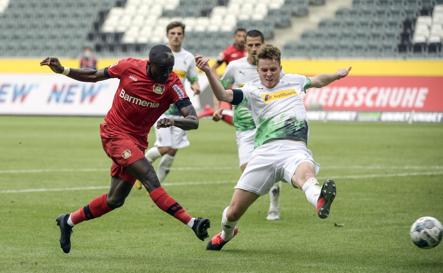 Leverkusen&#039;s French forward Moussa Diaby, left, and Moenchengladbach&#039;s Swiss defender Nico Elvedi vie for the ball during the German Bundesliga soccer match between Borussia Moenchengladbach ...