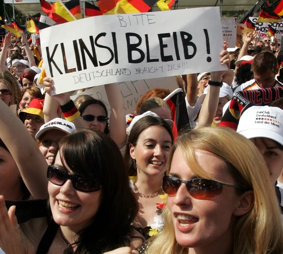 Young fans sing at the German national soccer team celebration at the Brandenburg Gate in Berlin Sunday, July 9, 2006, Germany won the soccer World Cup third place after defeating Portugal 3-1 Saturda ...