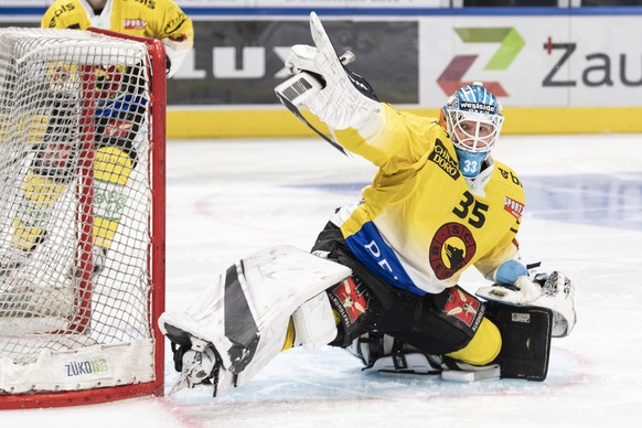 Berns Goalie Tomi Karhunen im Eishockeyspiel der National League zwischen den ZSC Lions und dem SC Bern am Dienstag, 17. Dezember 2019, im Zuercher Hallenstadion. (KEYSTONE/Ennio Leanza)