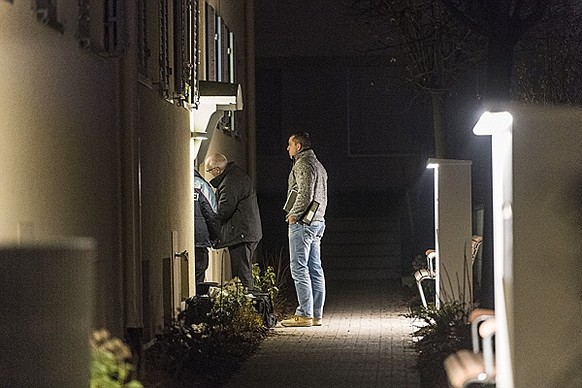 In der Nacht von Donnerstag auf Freitag, 15./16. Dezember 2016 kam es in Zürich-Altstetten zu einem Familiendrama. Dabei kam der 52-jährige Familienvater ums Leben, drei Familienangehörige wurden schw ...