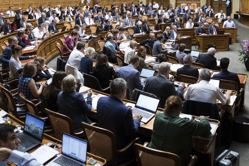 Nationalraete sitzen im Saal, waehrend der Herbstsession der Eidgenoessischen Raete, am Donnerstag, 20. September 2018 in Bern. (KEYSTONE/Peter Klaunzer)