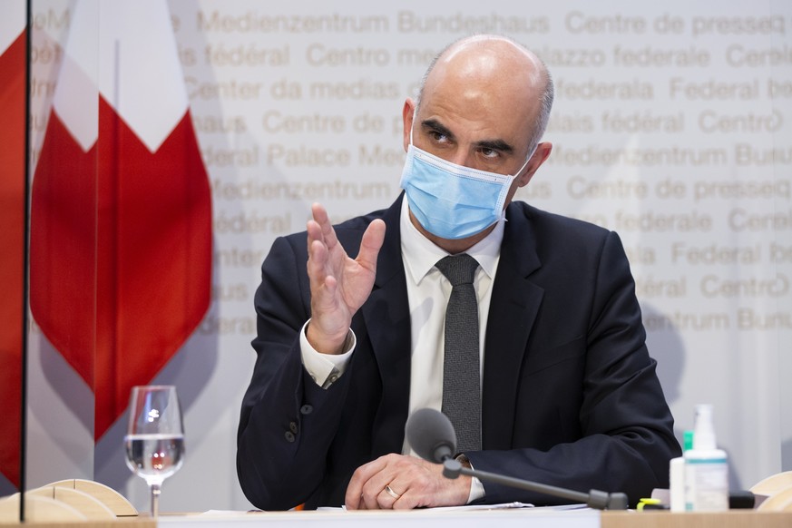 Bundesrat Alain Berset spricht waehrend einer Medienkonferenz des Bundesrates zur aktuellen Lage im Zusammenhang mit dem Coronavirus, am Mittwoch, 13. Januar 2021, in Bern. (KEYSTONE/Peter Klaunzer)