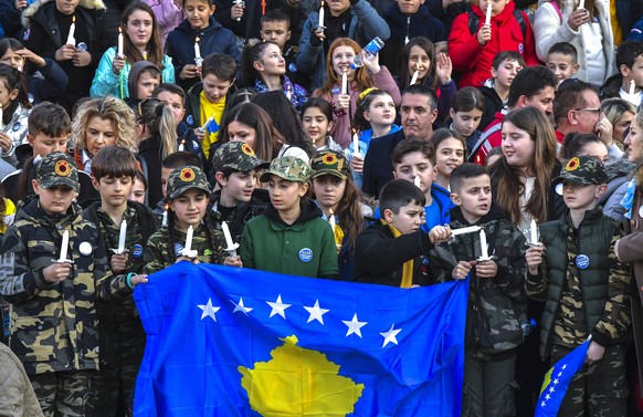 epa10473230 Children light 1133 candles in memory of the children who died during Kosovo&#039;s war, on the occasion of Kosovo&#039;s 15th independence anniversary in Pristina, Kosovo, 17 February 202 ...