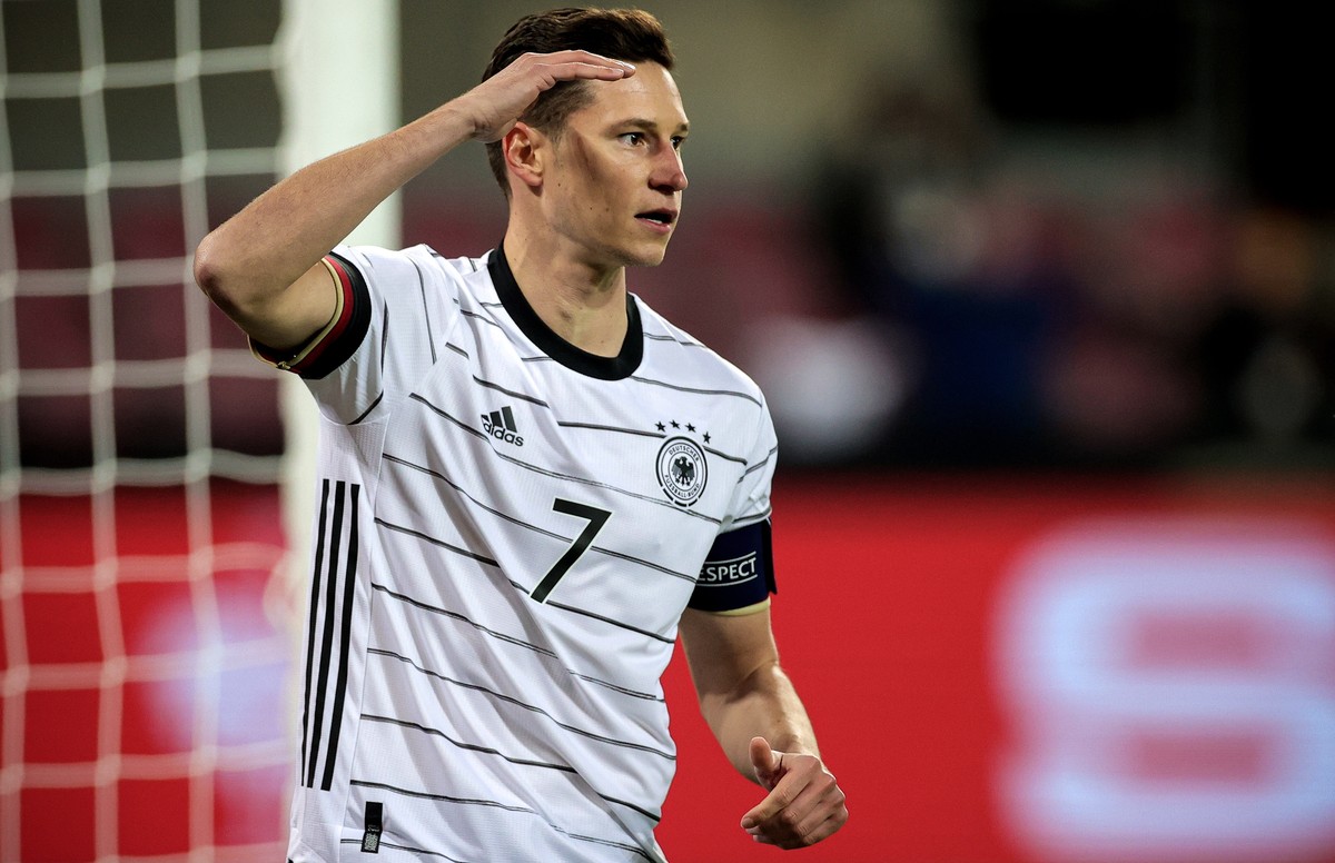 epa08727537 Germany's Julian Draxler reacts after scoring an offside goal during the international friendly soccer match between Germany and Turkey at Rheinenergiestadion in Cologne, Germany, 07  ...