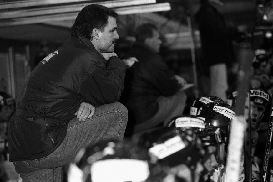 Sean Simpson, Eishockey-Assistenztrainer beim EV Zug, aufgenommen im November 1994. (KEYSTONE/Str) === BW ONLY ===