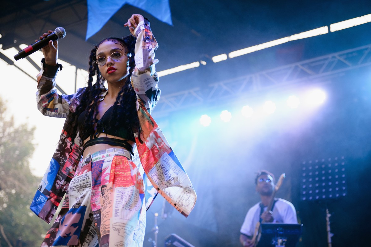 FKA Twigs bei einem Auftritt.