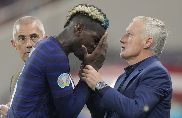 epa09309565 France&#039;s head coach Didier Deschamps (R) talks to his player Paul Pogba before extra time in the UEFA EURO 2020 round of 16 soccer match between France and Switzerland in Bucharest, R ...