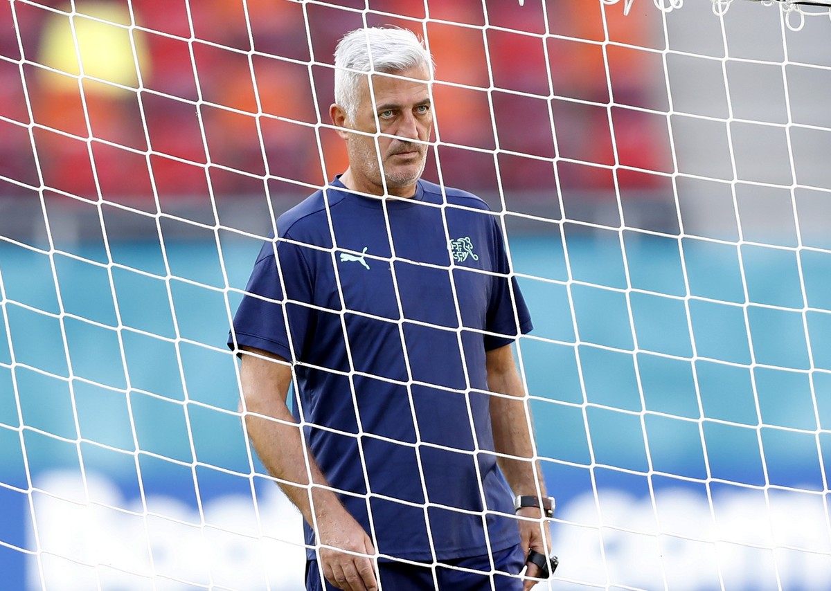 epa09305730 Switzerland's head coach Vladimir Petkovic leads an official training session at National Arena stadium, in Bucharest, Romania, 27 June 2021. Switzerland will face France in their Rou ...
