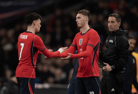 England v Uruguay - International Friendly, L�nderspiel, Nationalmannschaft LONDON, ENGLAND - MARCH 27: Cole Palmer of England replaces Phil Foden during the international friendly match between Engla ...