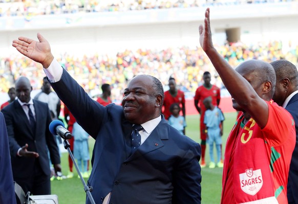 Präsident Ali Bongo (l.) an der Eröffnungsfeier des Afrika-Cups. Das Turnier verläuft bisher gar nicht nach seinen Vorstellungen.
