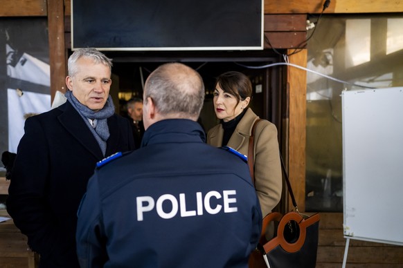 epa12623621 Swiss Federal Councillor Beat Jans, left, next to Frederic Gisler, Commander of the Valais Cantonal Police and Eva Wildi-Cortes, director of FEDPOL (Federal Office of Police) are inspectin ...