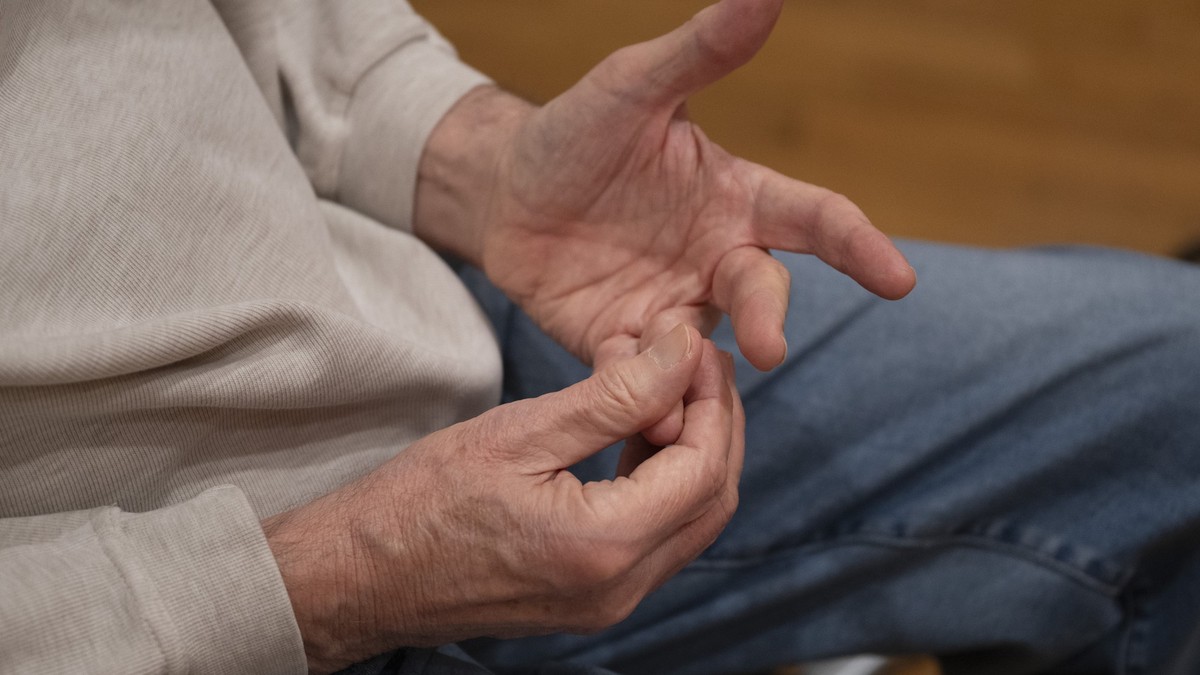 KI-Hirnschrittmacher-hilft-Parkinson-Patienten-beim-Gehen