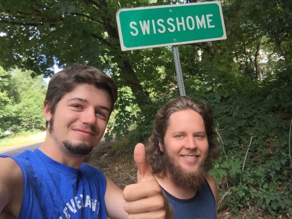 Ferien in der Hölle – 10 Orte, an die Touristen nie zurückkehren wollen
Swisshome, Oregon, USA!!
Nach einer halben Stund weg von der Hw 101 sind wir in Swisshome angekommen. Ein paar wenige zerrüttet ...