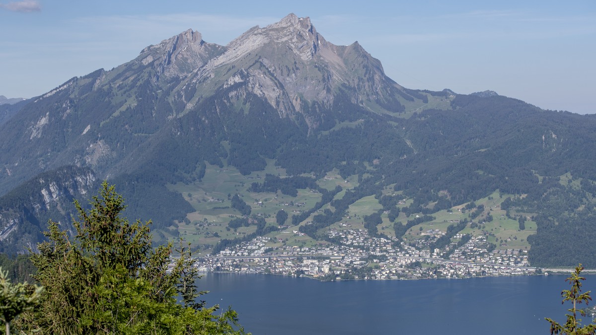 Die Gemeinde Hergiswil im Kanton Nidwalden am Fusse des Pilatus am Mittwoch, 3. Juni 2020. (KEYSTONE/Urs Flueeler).