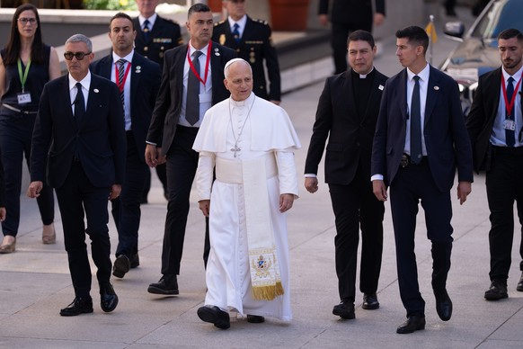 epa13024192 Pope Leo XIV (C) leaves the Lower House in Madrid, Spain, 08 June 2026. Pope Leo XIV is undertaking an official six-day visit to Spain from 06 to 12 June 2026, covering Madrid, Barcelona,  ...