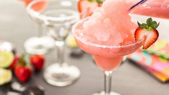 frozen margaritas margarita tequila eis gefroren erdbeer limette drinks cocktails trinken alkohol