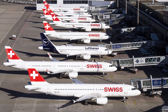epa08316232 Swiss International Air Lines aircrafts are parked on the tarmac at the airport in Zurich, Switzerland, 23 March 2020. Due to the coronavirus COVID-19 pandemic a large number of flights of ...