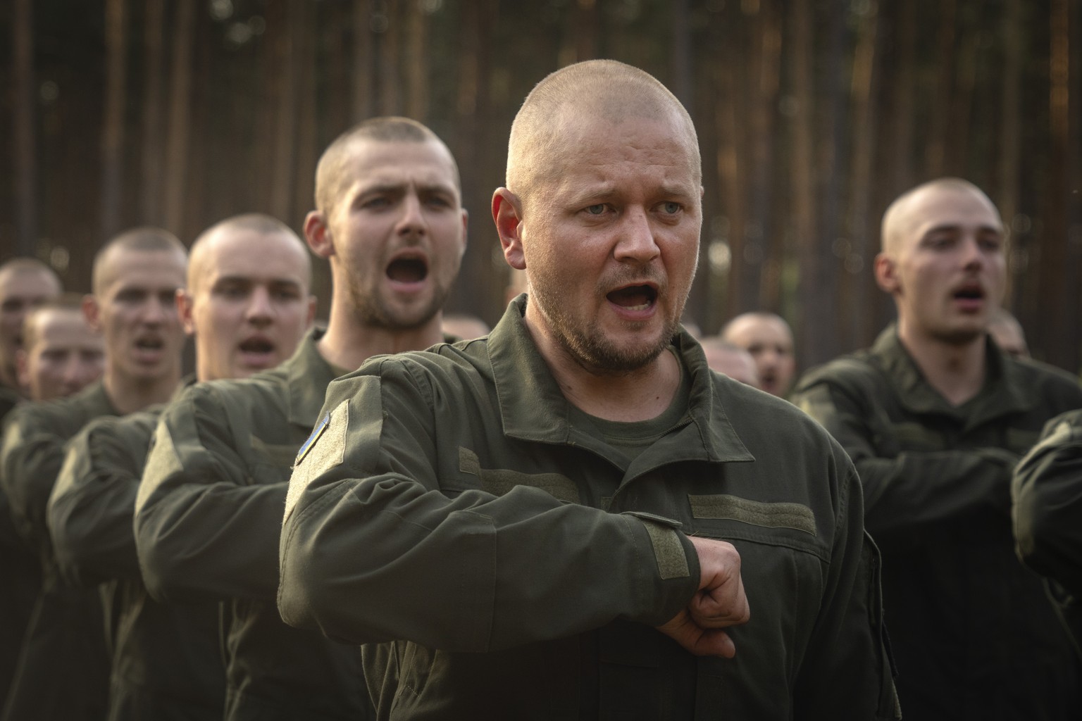 FILE.- Newly recruited soldiers toss their hats as they celebrate the end of their training at a military base close to Kyiv, Ukraine, Monday, Sept. 25, 2023. Ukraine has lowered the military conscrip ...