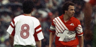 Wenn du diese Trikot-Klassiker nicht kennst, musst du oben ohne spielen