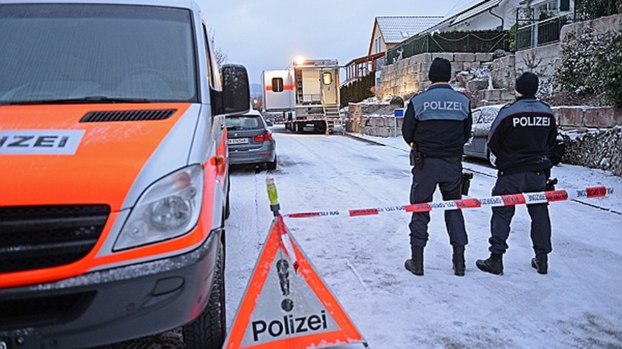 Die Polizei hat den Tatort in Weiach abgesperrt.&nbsp;