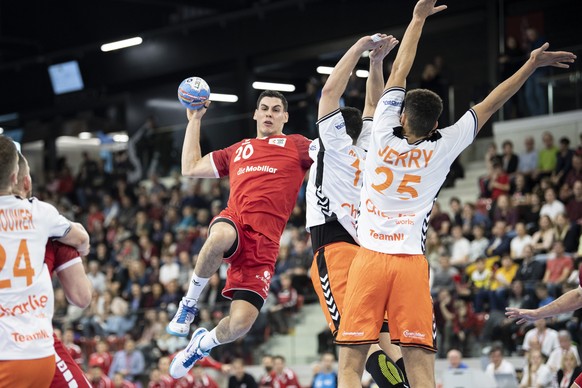 Switzerland's Nik Tominec, left, in action against Netherlands' Ephrahim Jerry, right, during the Yellow Cup Handball game between Switzerland and Netherlands in Switzerland, Winterthur, Sun ...
