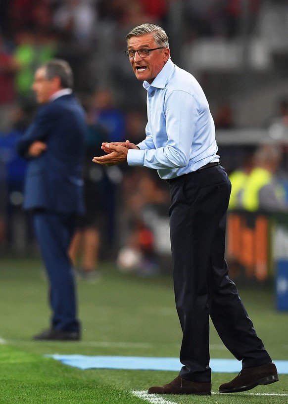 epa05399920 Poland&#039;s head coach Adam Nawalka (R) reacts during the UEFA EURO 2016 quarter final match between Poland and Portugal at Stade Velodrome in Marseille, France, 30 June 2016.

(RESTRI ...