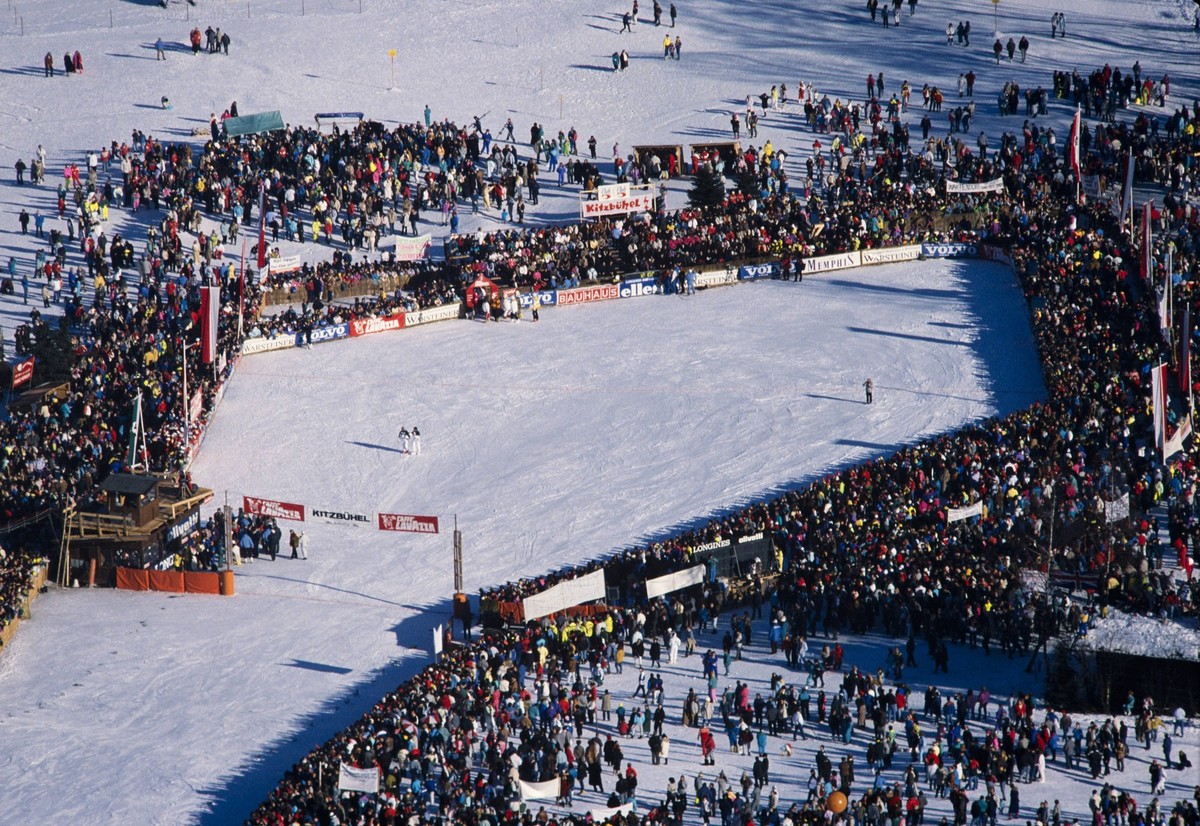 Ski Alpin Weltcup 1988/1989 Kitzbuehel: Feature Ski Alpin Weltcup 1988/1989 Kitzbuehel Abfahrt 14.01.1989 Zielraum in Kitzbuehel Kitzbuehel Oesterreich *** Alpine Skiing World Cup 1988 1989 Kitzbuehel ...