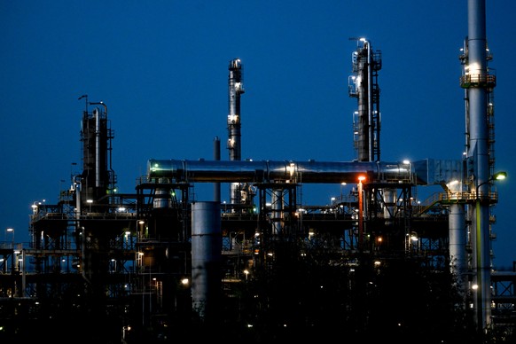 epa09936839 View of PCK oil refinery in Schwedt, Germany, 09 May 2022. Due to the Russian invasion of Ukraine, the European Union is preparing a plan to embargo Russian oil.  EPA/FILIP SINGER